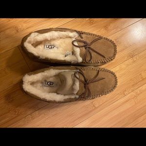 UGG moccasin Dakota slippers